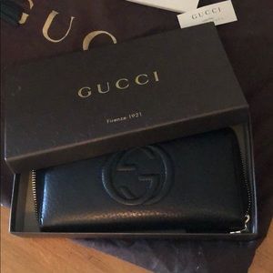Gucci calfskin soho zip around clutch wallet